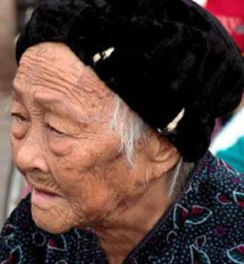 ازدواج جالب این زن 107 ساله برای اولین بار!! (عکس)
