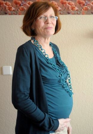 جنجال بارداری 4 قلوی زن 65 ساله (عکس بارداری) 1