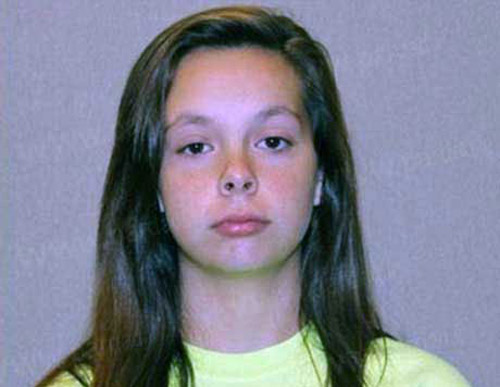 زایمان مخفیانه این دختر 14 ساله در حمام (عکس)