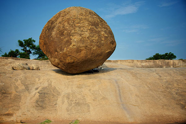 این سنگ عجیب قوانین فیزیک را زیرسوال برد (عکس)