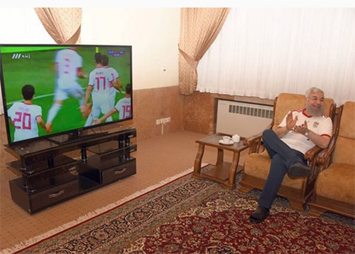 تصاویر حسن روحانی در حال تماشای بازی ایران و مراکش