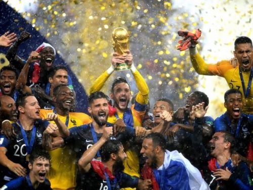دزدی در مراسم اهدای جام جهانی 2018 (عکس) 1