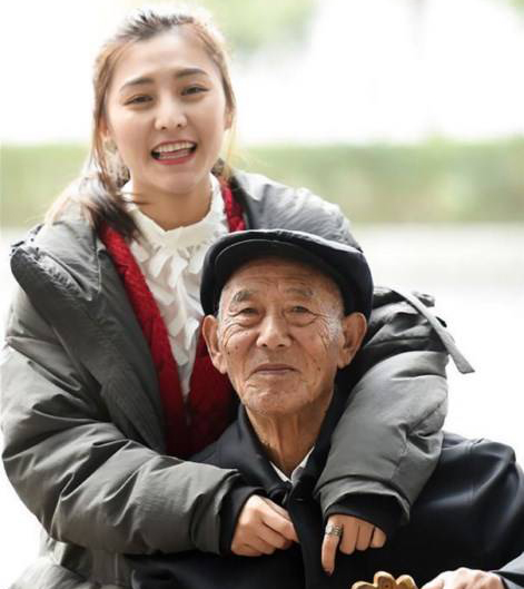 ماجرای ازدواج این دختر جوان با پدر بزرگش (عکس)