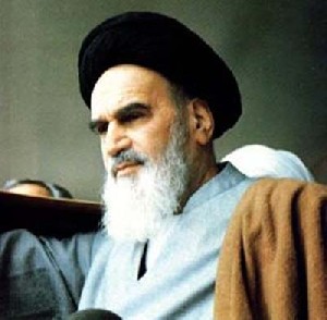 عکسی کمیاب از امام خمینی بدون لباس روحانیت