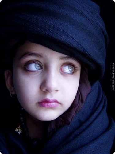 عکس دختری با زیباترین چشمان دنیا