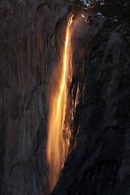 عکسهایی از عجیب ترین آبشار جهان