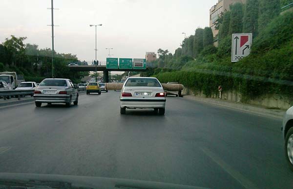 ابتکار خنده دار یک راننده ایرانی در حمل بار!! (تصویری) ، www.irannaz.com