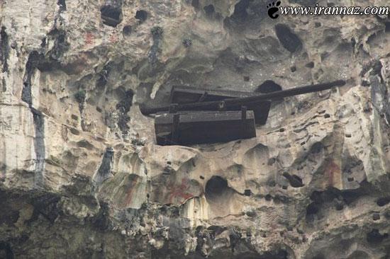 عکس های  حیرت انگیز از تابوت های  معلق در کوه