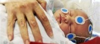 کار بی شرمانه این افراد با دختر 9 ماهه (عکس)