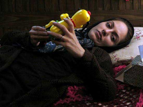 مهناز افشار در صحنه ای از سریال بیگانه + عکس