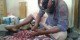 راهکار جالب و خنده دار برای پیاز پوست کندن (عکس)