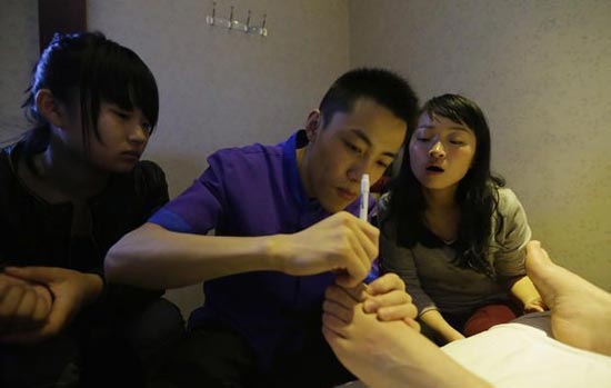 عکس هایی جالب و دیدنی از آموزش ماساژ چینی