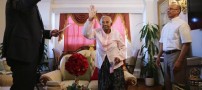 پیرزن 101 ساله شهروند آمریکا شد (عکس)