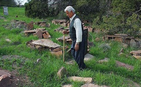 تصاویری جالب از یک قبرستان بسیار قدیمی در ایران