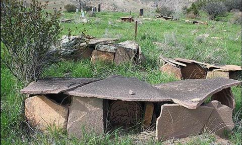 تصاویری جالب از یک قبرستان بسیار قدیمی در ایران