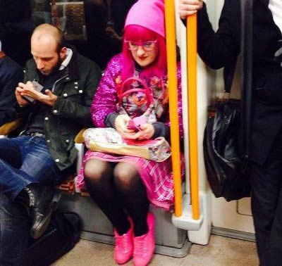 تصاویری از پوشش عجیب انسان ها در مترو لندن
