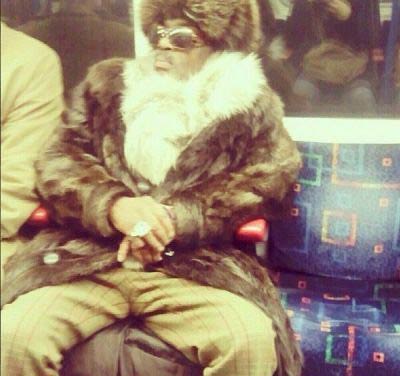 تصاویری از پوشش عجیب انسان ها در مترو لندن