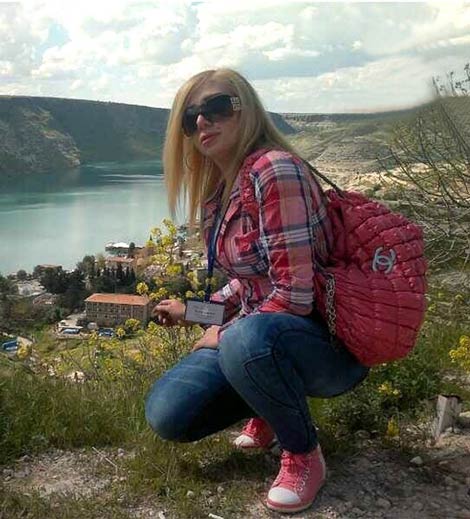 تروریست های تکفیری سر این زن را بریدند (عکس) تروریست های تکفیری سر این زن را بریدند (عکس)