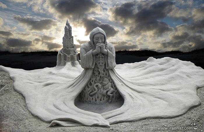 قلعه ها و مجسمه های شنی زیبا در ساحل دریا