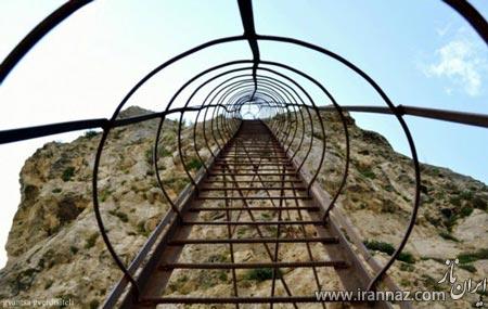 تصاویری از یک کلیسا بر روی ارتفاع 40 متری یک صخره تصاویری از یک کلیسا بر روی ارتفاع 40 متری یک صخره