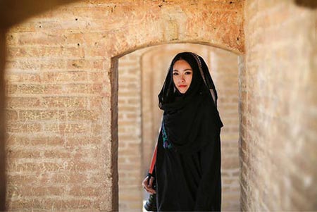 حجاب قابل توجه دختر چینی در سفر به ایران (عکس)