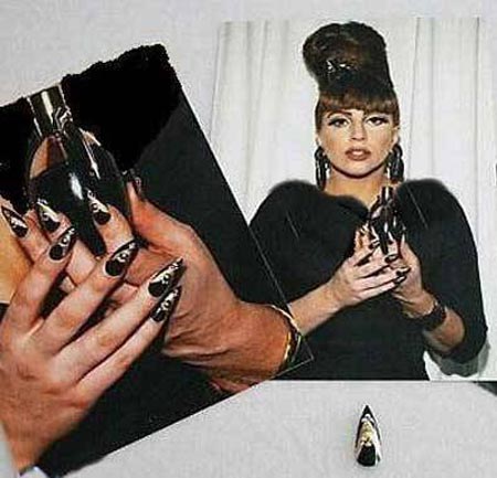 لیدی گاگا ناخن مصنوعی اش را به فروش رساند! (عکس)
