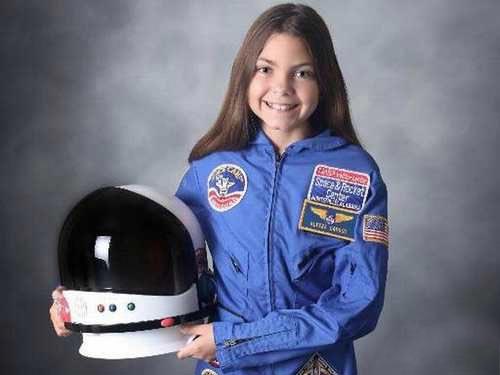 این دختر 13 ساله نخستین مسافر مریخ است! (عکس)