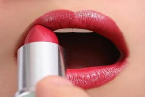 شیوه رژ زدن به لب های باریک و درشت
