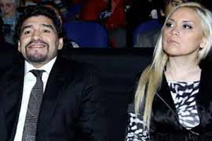 خبر جنجالی کتک کاری مارادونا با نامزدش (عکس)