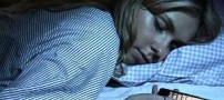 خطرات قرار دادن گوشی زیر بالش به هنگام خواب