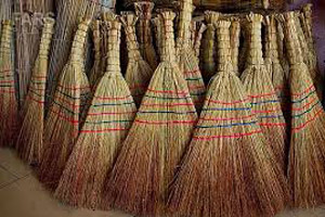 جارو کردن در خواب چه تعبیری دارد؟