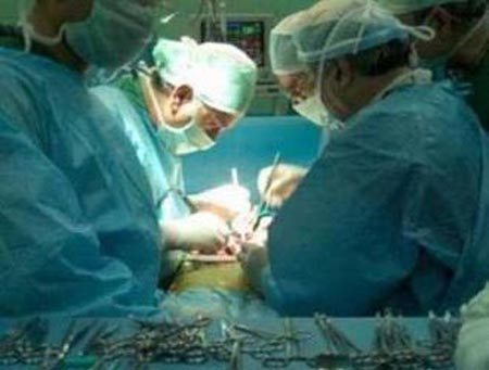 خارج کردن یک جنین از شکم نوزاد دو ماهه (عکس) خارج کردن یک جنین از شکم نوزاد دو ماهه (عکس)