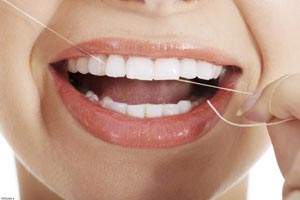 چرا باید از نخ دندان استفاده کنیم؟