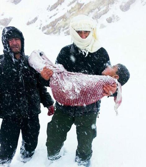 کودکی که در اثر سرمای شدید جان باخت (عکس) کودکی که در اثر سرمای شدید جان باخت (عکس)