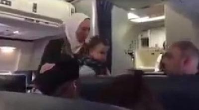 توهین به زن مسلمان در هواپیمای آمریکایی (عکس)