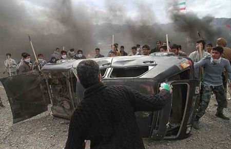 عکس هایی از تمرین بسیج برای مبارزه با اغتشاش عکس هایی از تمرین بسیج برای مبارزه با اغتشاش