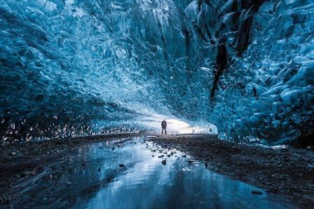 عکس های بسیار دیدنی از غار یخی در ایسلند