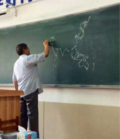 باورنکردنی از حرفه ای ترین معلم جغرافی دنیا (عکس)