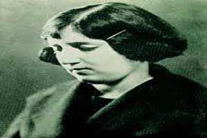 زنی که در ادبیات فارسی تک ستاره شد (عکس)
