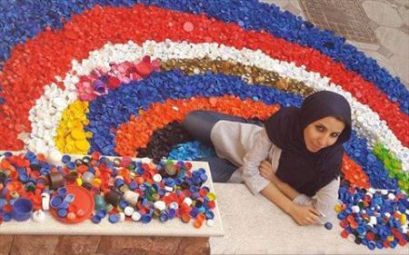 زندگی عجیب دختر ایرانی در بطری پلاستیکی (عکس)