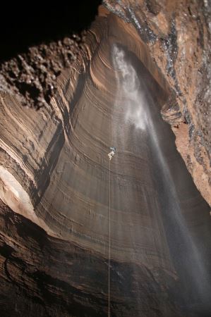 زیبا و باشکوه ترین غارهای جهان (عکس)