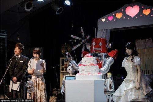 ازدواج جنجالی دو روبات با هم در ژاپن !! (عکس)