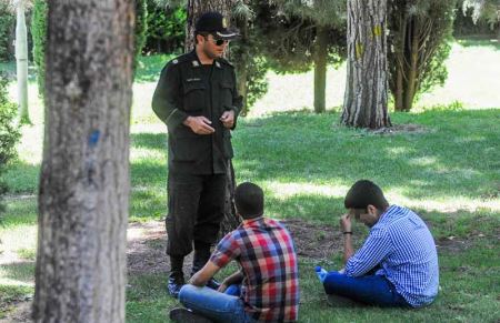 عکس هایی از برخورد پلیس با روزه خواران در تهران