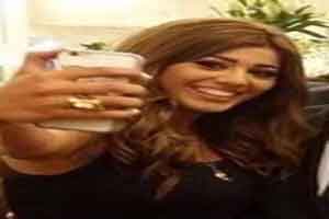سلفی جنجالی خانم مجری زیبای العربیه با محمود عباس (عکس)