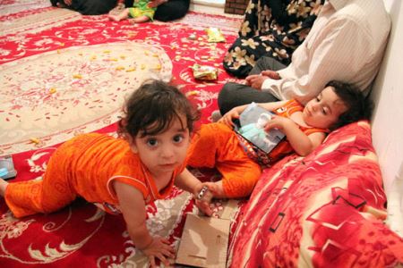 گرسنه ماندن 3 روزه دوقلوهای ایرانی (عکس) گرسنه ماندن 3 روزه دوقلوهای ایرانی (عکس)