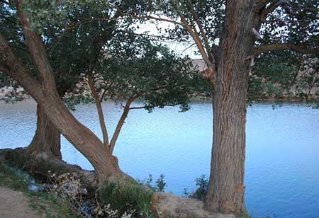 دریاچه و چشمه زیبای غربال بیز در یزد (عکس)