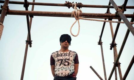 عکس های دلخراش اعدام سه نفر در کرج (16+)