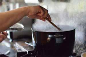 این مواد غذایی را دوبار گرم نکنید