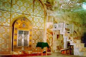 عکس داغ و دیدنی از عمامه امام علی (ع) در موزه !
