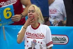 مسابقه هیجانی و جهانی هات داگ خوری